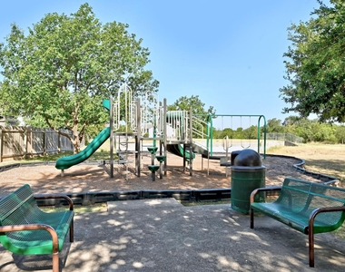2412 Regal Park Ln - Photo Thumbnail 34