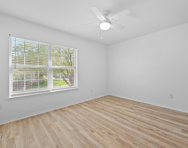 2412 Regal Park Ln - Photo Thumbnail 29