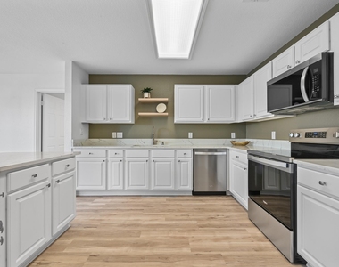 2412 Regal Park Ln - Photo Thumbnail 11