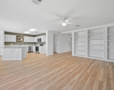 2412 Regal Park Ln - Photo Thumbnail 8