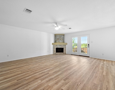 2412 Regal Park Ln - Photo Thumbnail 6