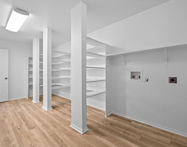 2412 Regal Park Ln - Photo Thumbnail 17