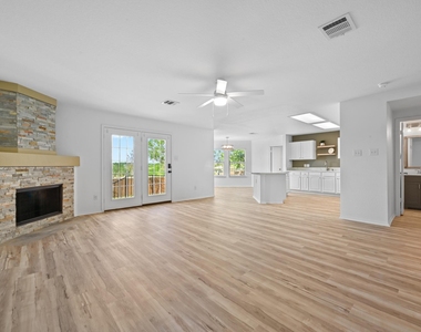 2412 Regal Park Ln - Photo Thumbnail 9