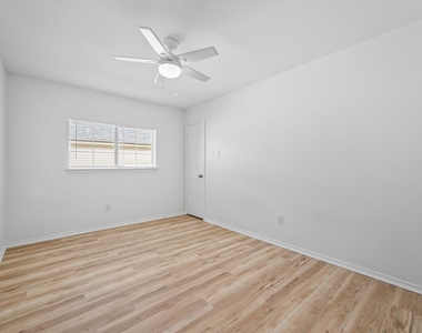 2412 Regal Park Ln - Photo Thumbnail 30