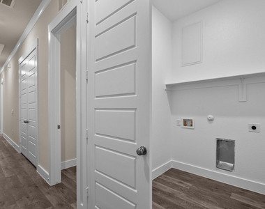476 Suffield Dr - Photo Thumbnail 10