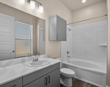 476 Suffield Dr - Photo Thumbnail 9