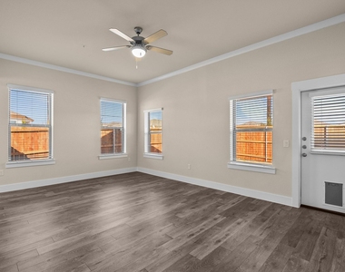 476 Suffield Dr - Photo Thumbnail 11