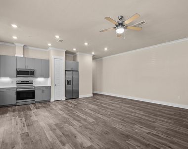 476 Suffield Dr - Photo Thumbnail 3