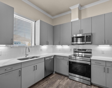 476 Suffield Dr - Photo Thumbnail 1