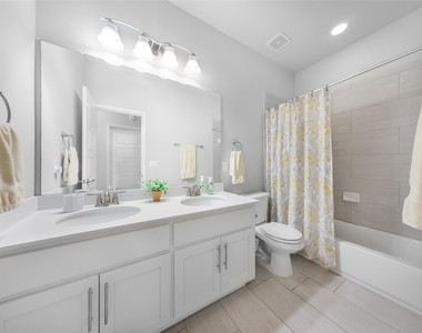 13800 Lyndhurst St - Photo Thumbnail 22