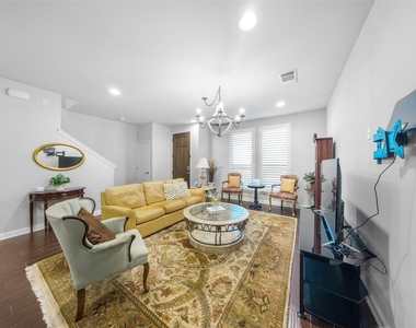 13800 Lyndhurst St - Photo Thumbnail 5