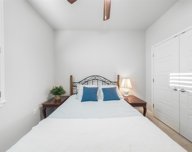 13800 Lyndhurst St - Photo Thumbnail 21