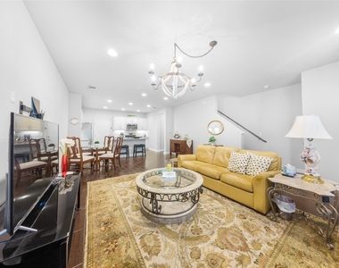 13800 Lyndhurst St - Photo Thumbnail 3