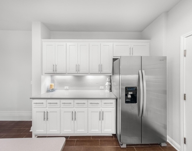 13800 Lyndhurst St - Photo Thumbnail 9