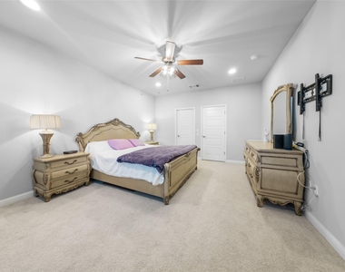 13800 Lyndhurst St - Photo Thumbnail 17