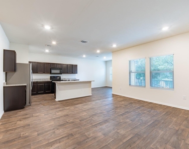 14500 Fitzgibbon Dr - Photo Thumbnail 2
