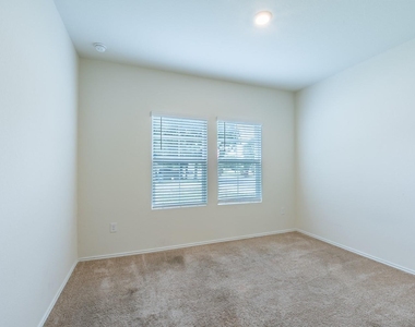 14500 Fitzgibbon Dr - Photo Thumbnail 27