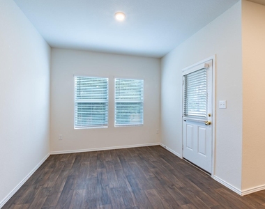 14500 Fitzgibbon Dr - Photo Thumbnail 9