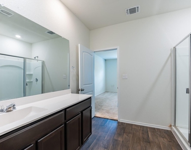 14500 Fitzgibbon Dr - Photo Thumbnail 19