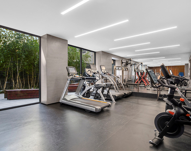 165 East 66th Street - Photo Thumbnail 8