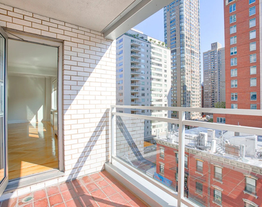 165 East 66th Street - Photo Thumbnail 3