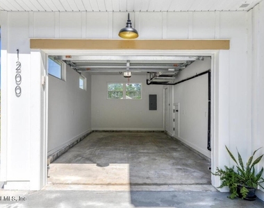 1200 N Clay Street - Photo Thumbnail 5