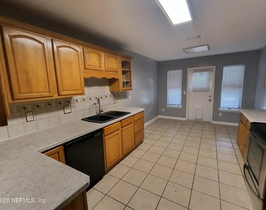 11510 Silk Oak Lane - Photo Thumbnail 2
