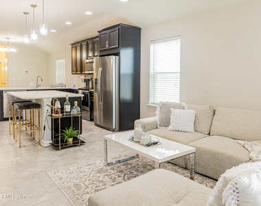 7112 Emsley Circle - Photo Thumbnail 3