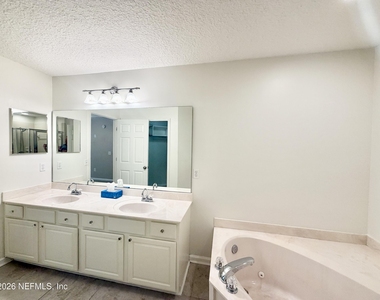 1720 Cross Pines Drive - Photo Thumbnail 15