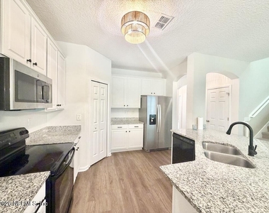 1720 Cross Pines Drive - Photo Thumbnail 5