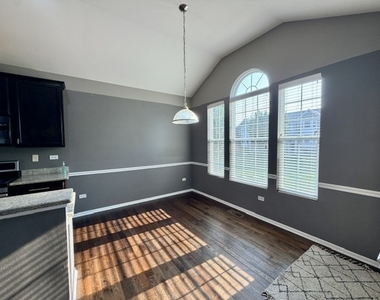 2542 Dunraven Avenue - Photo Thumbnail 3