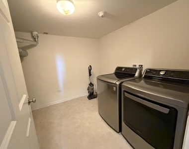 2542 Dunraven Avenue - Photo Thumbnail 17