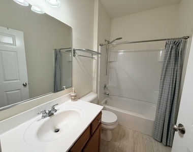 2542 Dunraven Avenue - Photo Thumbnail 11
