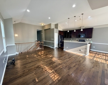 2542 Dunraven Avenue - Photo Thumbnail 2
