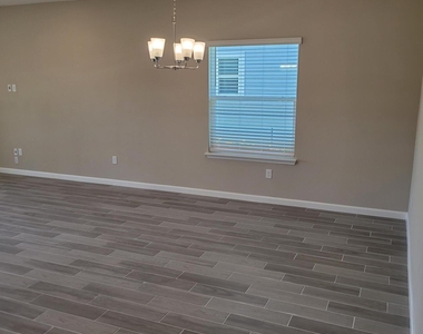 95 Bloomfield Way - Photo Thumbnail 14