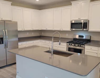 95 Bloomfield Way - Photo Thumbnail 1