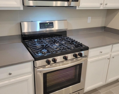95 Bloomfield Way - Photo Thumbnail 2