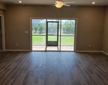 95 Bloomfield Way - Photo Thumbnail 12