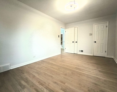 9637 S Wood Street - Photo Thumbnail 18