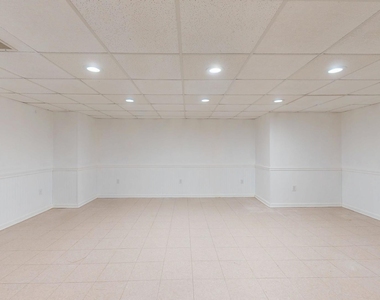 5221 Greenwood Street - Photo Thumbnail 11