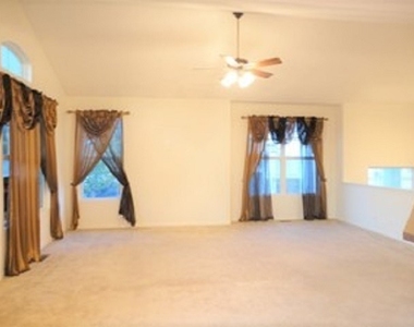 429 Grosvenor Lane - Photo Thumbnail 5
