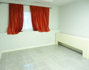 429 Grosvenor Lane - Photo Thumbnail 13