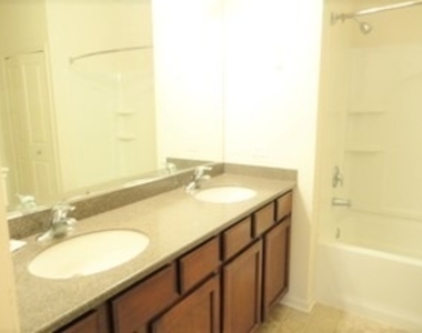 429 Grosvenor Lane - Photo Thumbnail 10
