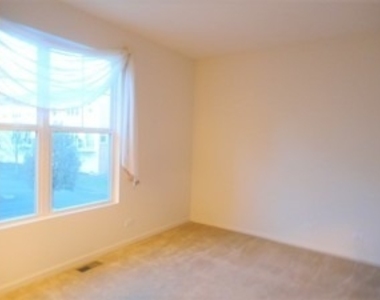 429 Grosvenor Lane - Photo Thumbnail 8