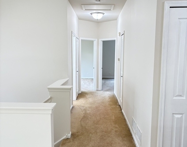 429 Grosvenor Lane - Photo Thumbnail 7