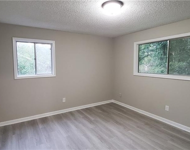 422 Emmett Street - Photo Thumbnail 9