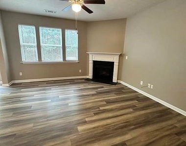 1619 Park Brooke Circle Sw - Photo Thumbnail 3