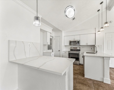 10111 Limewood Lane - Photo Thumbnail 6