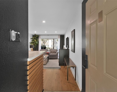 12100 Melville Drive - Photo Thumbnail 6