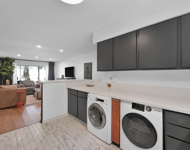12100 Melville Drive - Photo Thumbnail 14